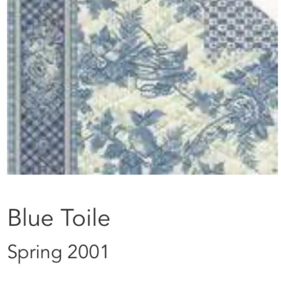 Three Vera Bradley Blue Toile Cotton Napkins on Cream background. New W/O tags. - Picture 3 of 3